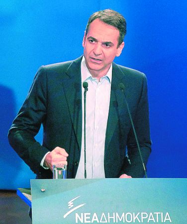 Συναγερμός Μητσοτάκη και καραμανλικά μηνύματα