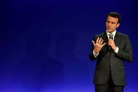 Γαλλία: Σκάνδαλα και λάσπη στον δρόμο για τις κάλπες