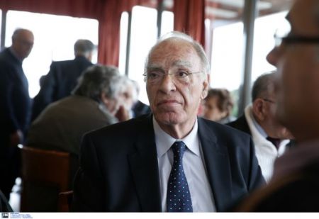 Μείωση των βουλευτών σε 200 ζητεί ο Λεβέντης