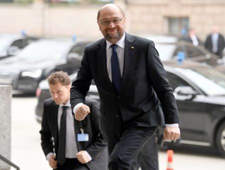 Ελπίζουν τώρα σε Σουλτς και Μακρόν