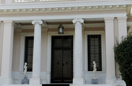 Μαξίμου: Ζητούνται απαντήσεις από την ΝΔ για τον πρώην υπουργό Υγείας