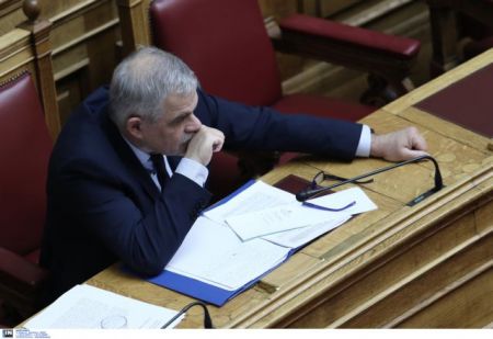 Σφοδρή διαμάχη Τόσκα – ΝΔ μετά τις μολότοφ στα γραφεία του ΣΥΡΙΖΑ