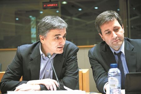 Η αβεβαιότητα βάζει φρένο στην οικονομία