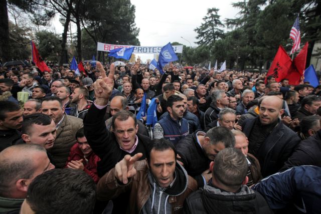 Χιλιάδες Αλβανοί ζητούν παραίτηση του Ράμα