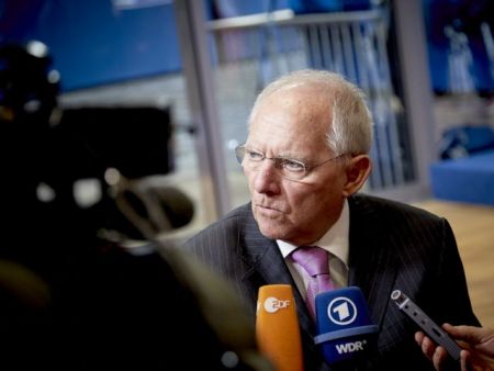 Για νέες μεταρρυθμίσεις σε συντάξεις, φόρους, εργασιακά εμμένει ο Σόιμπλε