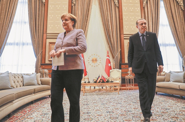 Διπλωματικός πυρετός για λύση στον τουρκικό γόρδιο δεσμό