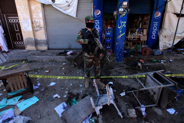 Πακιστάν: 5 νεκροί από έκρηξη βόμβας σε αγορά της Λαχόρης