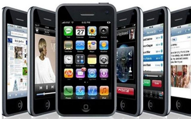 Μόνο κλήσεις και sms για το 50% των χρηστών κινητών τηλεφώνων