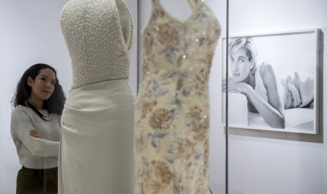 Έκθεση με φορέματα της πριγκίπισσας Νταϊάνα στα Ανάκτορα του Κένσινγκτον