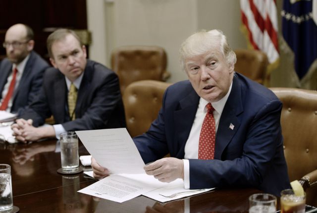 Τι τρέχει με τον Τραμπ και τη Ρωσία; Οι ύποπτες σχέσεις του Προέδρου