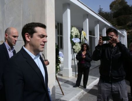 Πλήθος κόσμου αποχαιρέτησε τον σπουδαίο Νίκο Κούνδουρο