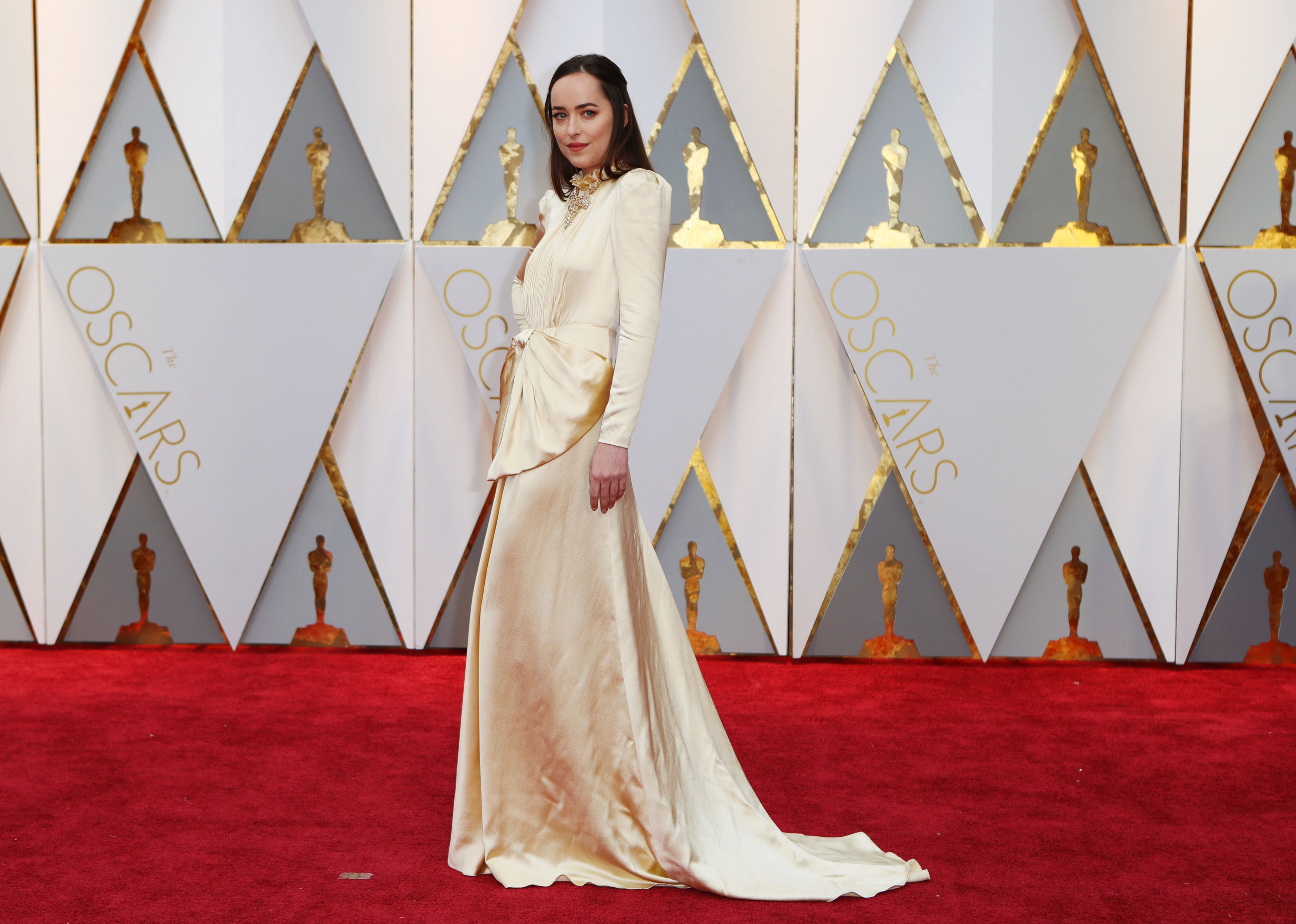 Σίβυλλα alert! Πώς το κακόγουστο Gucci της Ντακότα «σκόνταψε» στην… ουρά της Στριπ