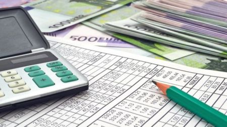 ΕΦΚΑ: Ερχεται διπλό χαράτσι για τους επαγγελματίες