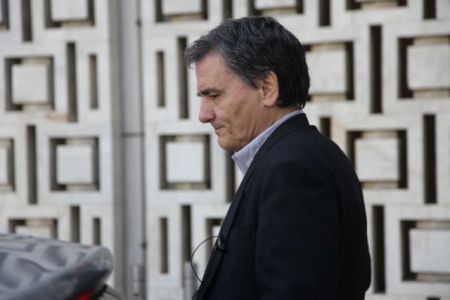 Μείωση αφορολόγητου στα 5.900 ευρώ, κατάργηση «προσωπικής διαφοράς»
