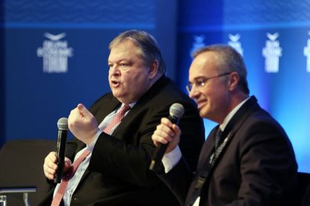 Bενιζέλος: Συμφώνησαν 4ο μνημόνιο χωρίς να έχει κλείσει το τρίτο