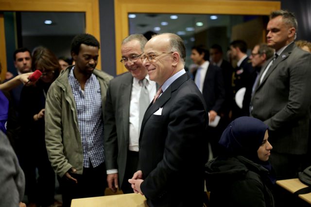 Μπερνάρ Καζνέβ: «Η Ευρώπη πρέπει να αντιμετωπίσει τα μεταναστευτικά ζητήματα με αλληλεγγύη»