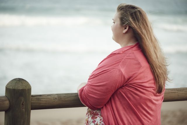 Η πρόωρη έναρξη εφηβείας πίσω από τη γυναικεία παχυσαρκία