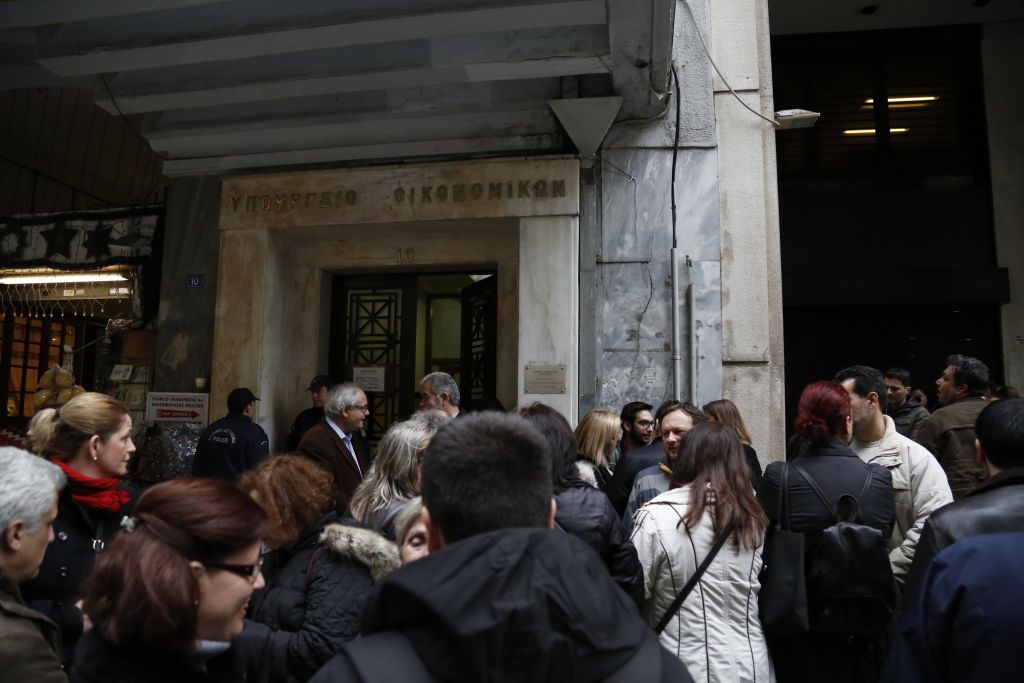 Διαμαρτυρία εφοριακών έξω από το υπουργείο Οικονομικών