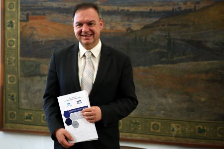 Parliament budget office sees prospect of return to markets