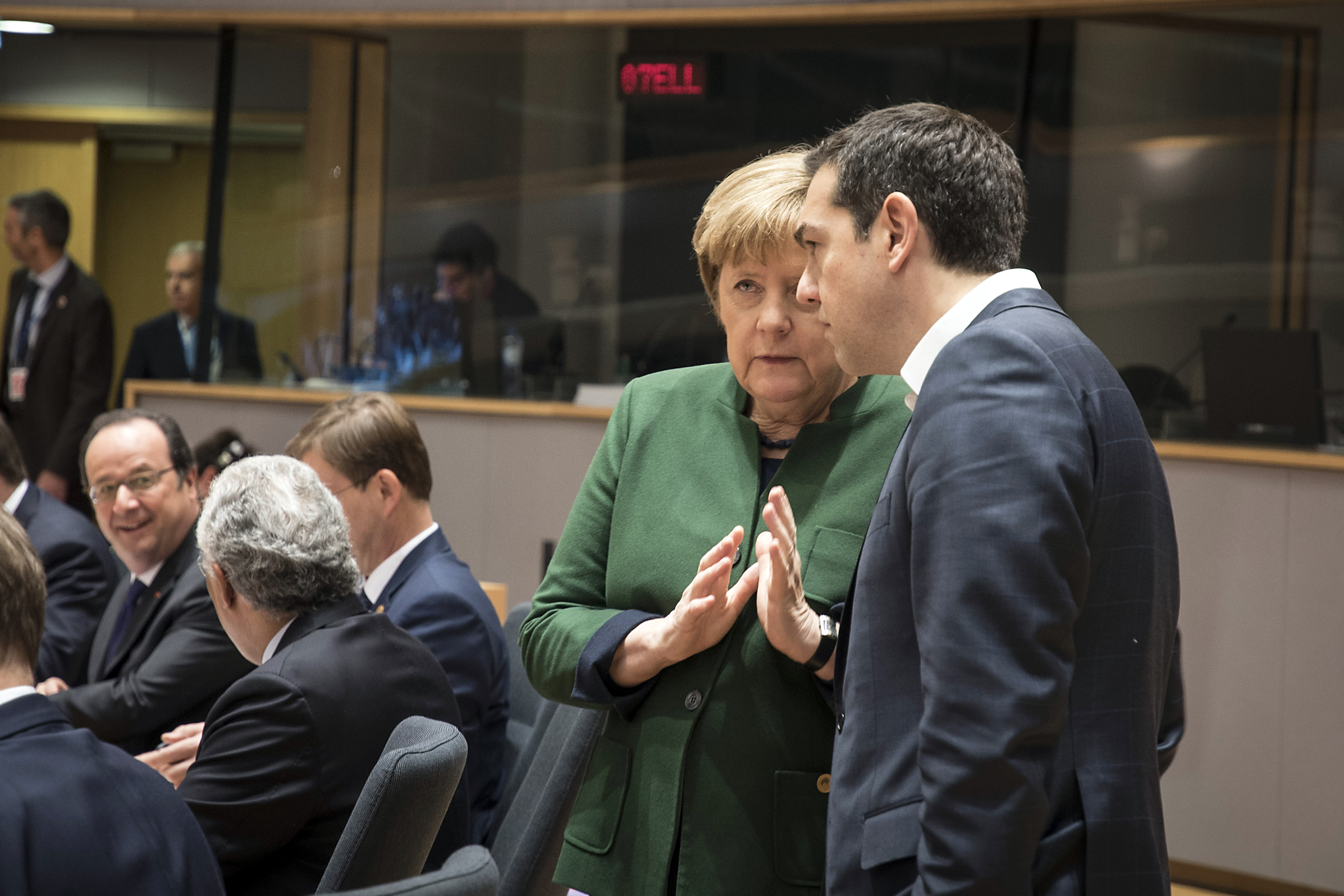 Merkel, Tsipras discuss tensions with Turkey, FYROM talks