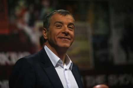 Ομαλή η μετεγχειρητική πορεία της υγείας του Σταύρου Θεοδωράκη