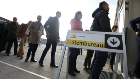 Σε εξέλιξη η εκλογική διαδικασία στην Ολλανδία