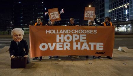 Ο Ρούτε πανηγυρίζει την ήττα του λαϊκισμού και αναζητά κυβέρνηση