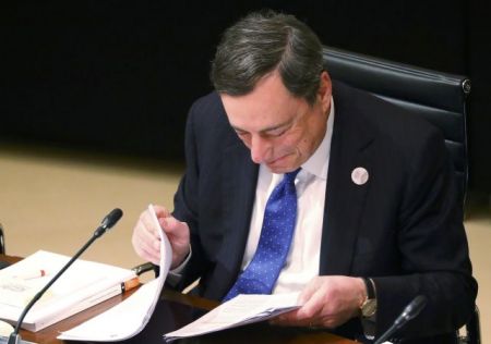 Πέφτει ο πληθωρισμός, δεν αλλάζει πολιτική ο Ντράγκι