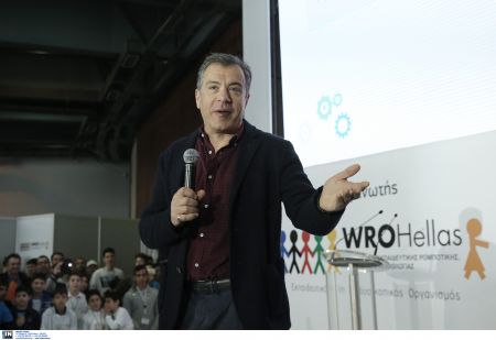 Θεοδωράκης: Αν αργήσει η αξιολόγηση, θα κάνουμε εξεταστικές και για τον Μεταξά