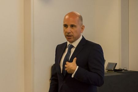 Τα προϊόντα της Sunlight «φορτίζουν» την παγκόσμια βιομηχανία