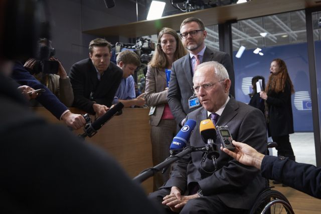 Ο Σόιμπλε τραβάει το σκοινί αλλά δεν θέλει να το σπάσει