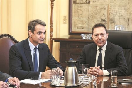 Διπλό σχέδιο για οικονομία και τράπεζες