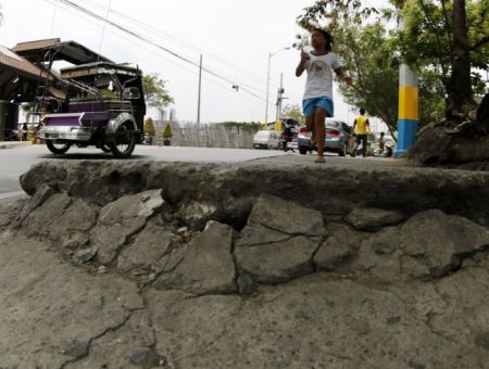 Πανικός στις Φιλιππίνες από σεισμό 5,7 βαθμών