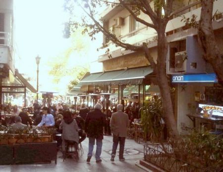 Νέες έρευνες για το …ιπτάμενο πιστόλι στον πεζόδρομο της οδού Τσακάλωφ