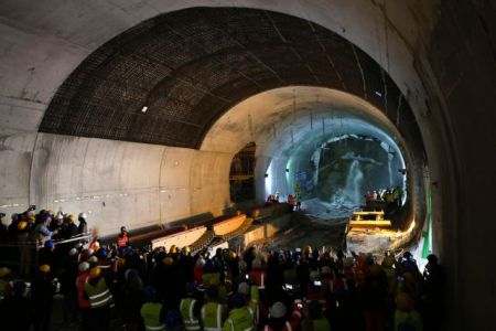 Στα Μανιάτικα του Πειραιά ο «Μετροπόντικας»
