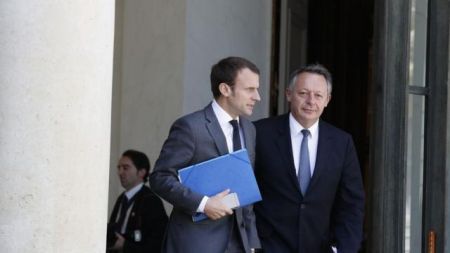 Αλλα δύο μέλη της κυβέρνησης Ολάντ στηρίζουν τον Μακρόν