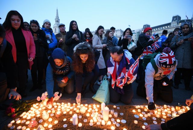 «Σίγησε» η πλατεία Τραφάλγκαρ στη μνήμη των θυμάτων της επίθεσης