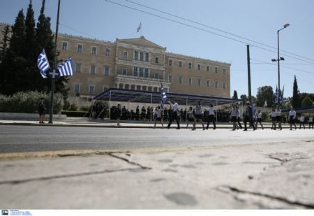 Μαίνεται ο πόλεμος κυβέρνησης – αντιπολίτευσης για την επιλογή των σημαιοφόρων