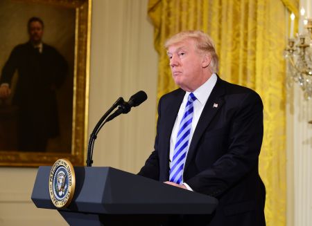 Ο Τραμπ κάνει «πόλεμο» με την Ευρώπη για το κλίμα