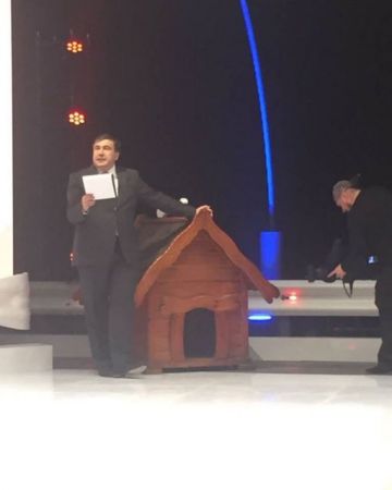 Από πρόεδρος, τηλεπαρουσιαστής ο πρώην ηγέτης της Γεωργίας, Σαακασβίλι