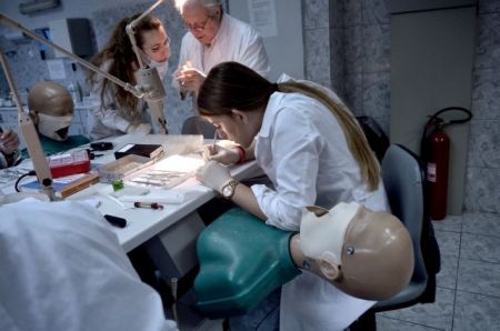 Επιστολή διαμαρτυρίας 320 φοιτητών Οδοντιατρικής Σχολής Αθηνών