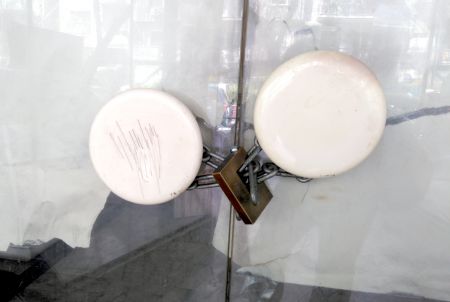 Πρόταση για εξωδικαστική ρύθμιση χρεών επαγγελματιών που έβαλαν λουκέτο