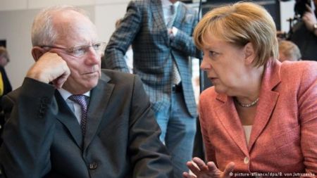 «Όχι» Σόιμπλε και Μέρκελ σε πάγωμα των ελληνικών επιτοκίων