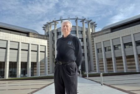 Βολές 4 πανεπιστημιακών κατά Κριμιζή για τους μικροδορυφόρους