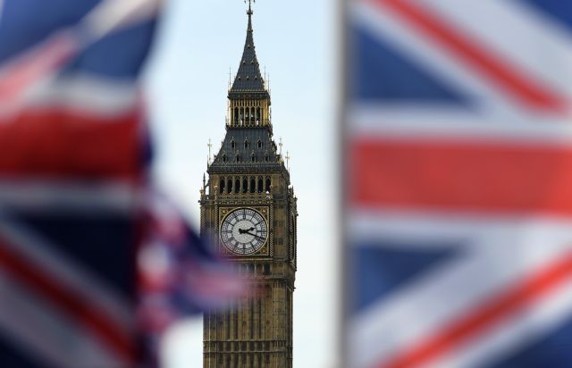 ΕΕ: Προσφέρει νέα εμπορική συμφωνία, όσο το Λονδίνο προχωρά το Brexit