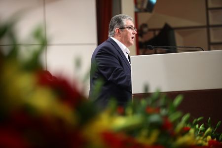 Αυλαία στο 20ό συνέδριο του ΚΚΕ με επανεκλογή Κουτσούμπα