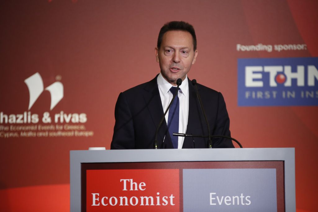 «Καμπανάκι» Στουρνάρα για την υψηλή φορολογία – Νωρίς ακόμη για έξοδο στις αγορές