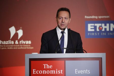 «Καμπανάκι» Στουρνάρα για την υψηλή φορολογία – Νωρίς ακόμη για έξοδο στις αγορές