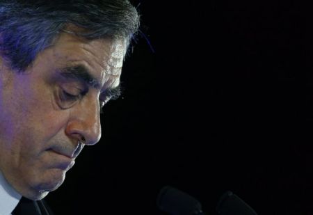 Γαλλία: Απώλειες για Μακρόν και Λεπέν, άνοδος για Φιγιόν