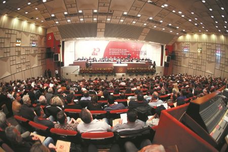 Κόντρα στο ρεύμα «οπορτουνισμού» και «εθνικής ομοψυχίας»